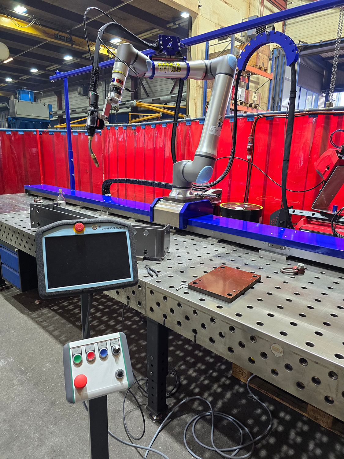 Cobot bei Garaventa UR20 auf Linearachse